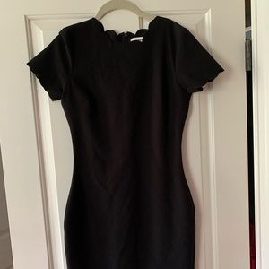 Black Lyell Scallop Manhattan Dress